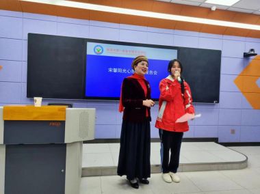 中国公益人物宋馨应邀赴河南辉县市 为中专学生进行阳光心理教学报告